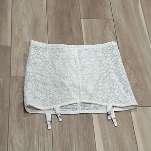 EUC Vintage Women’s Lingerie Garter Belt by Crown-ette Brand Size 44 Plus Size